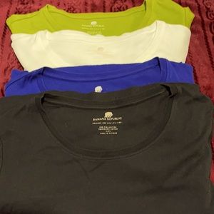 Bundle of (4) Banana Republic Women T-Shirt. Large